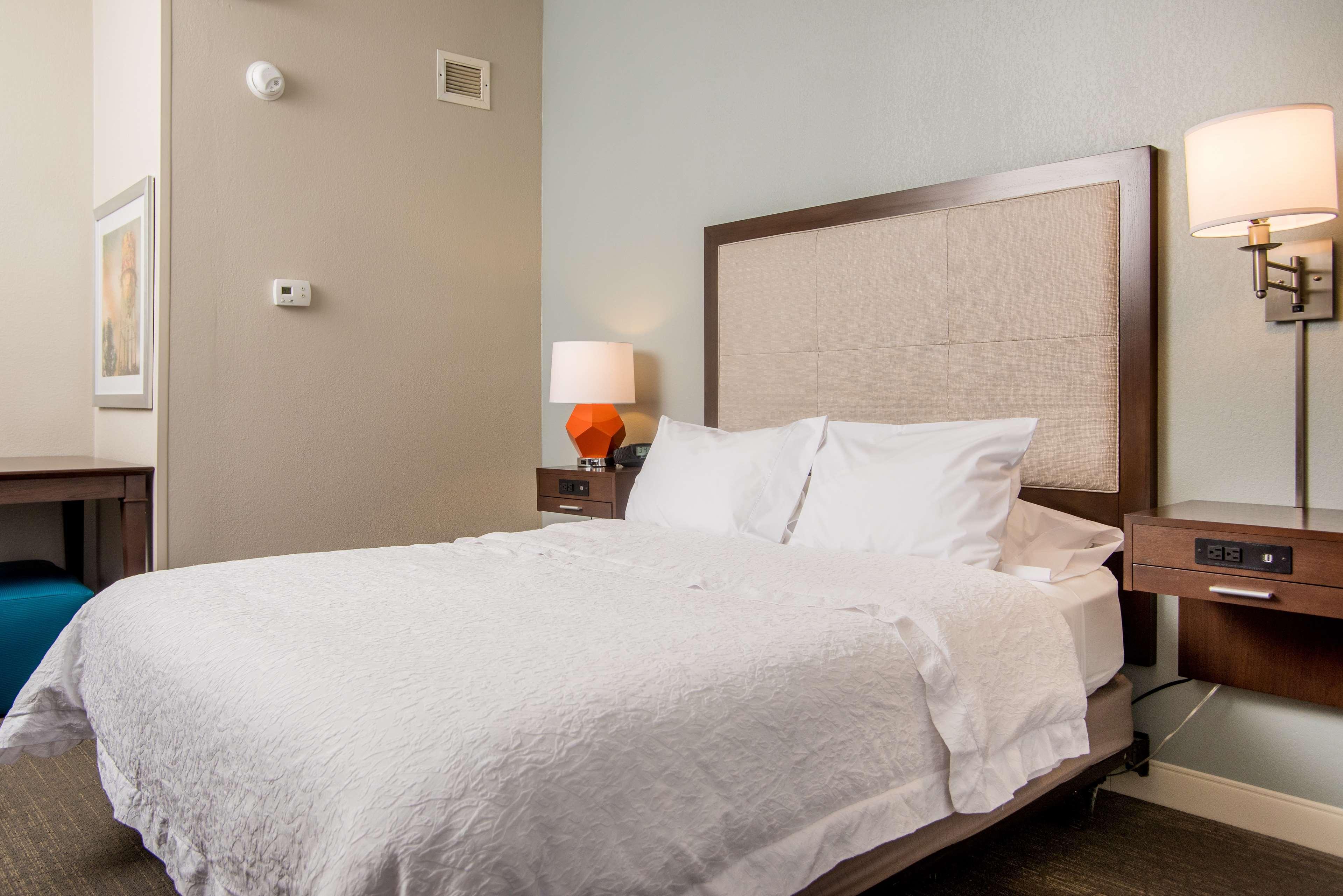 Hampton Inn Джоплин Экстерьер фото