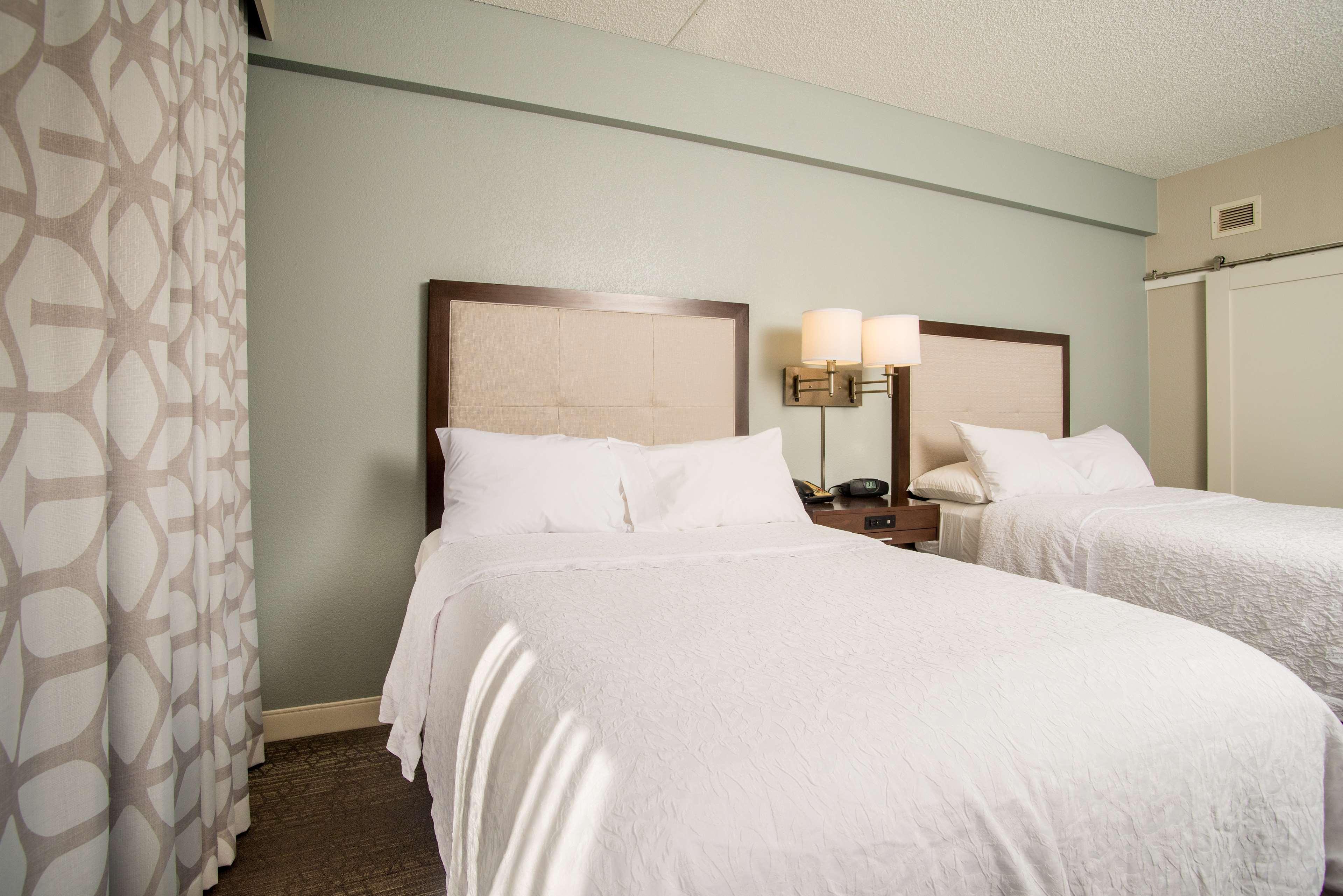 Hampton Inn Джоплин Экстерьер фото