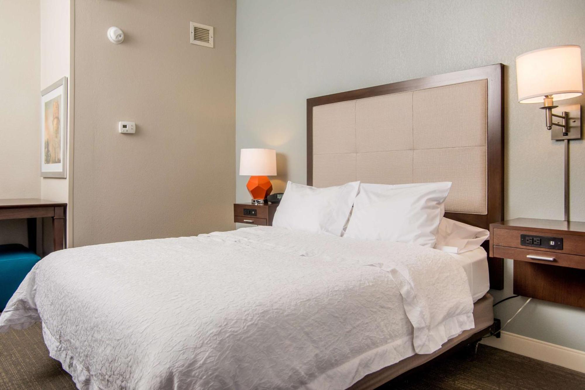 Hampton Inn Джоплин Экстерьер фото