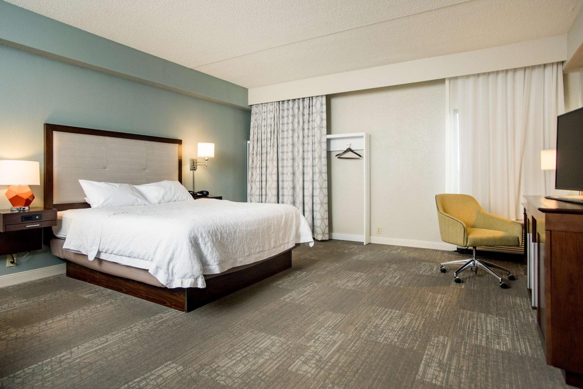 Hampton Inn Джоплин Экстерьер фото