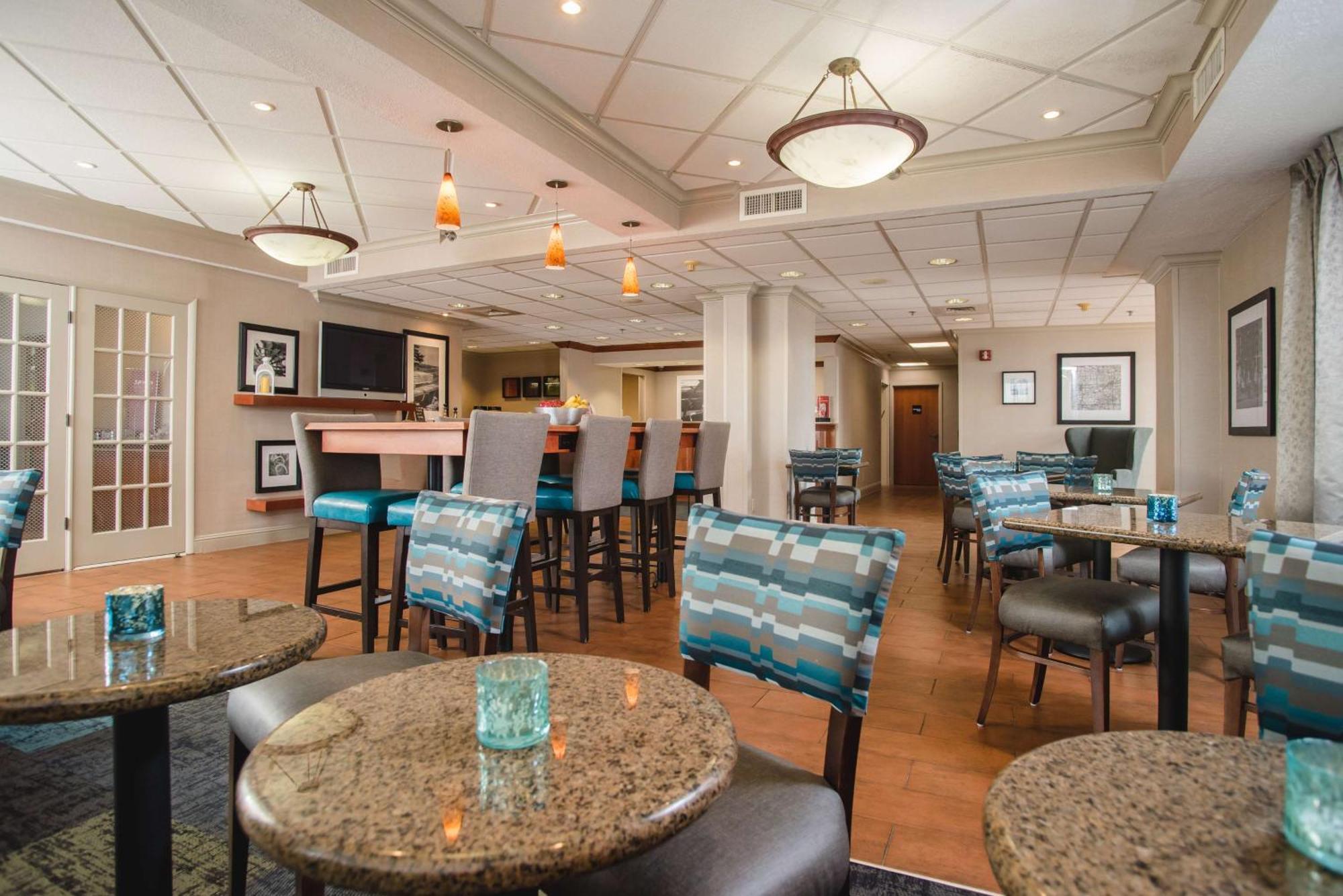 Hampton Inn Джоплин Экстерьер фото