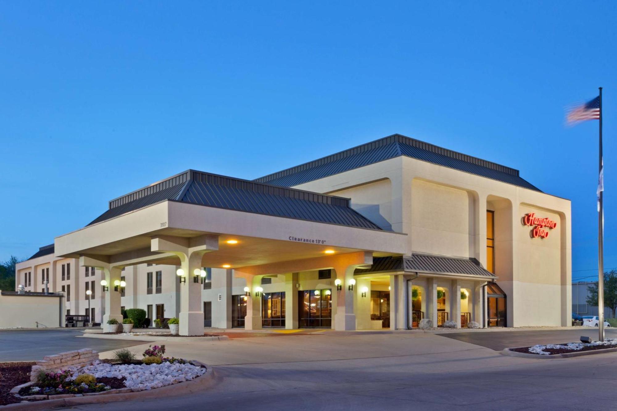 Hampton Inn Джоплин Экстерьер фото