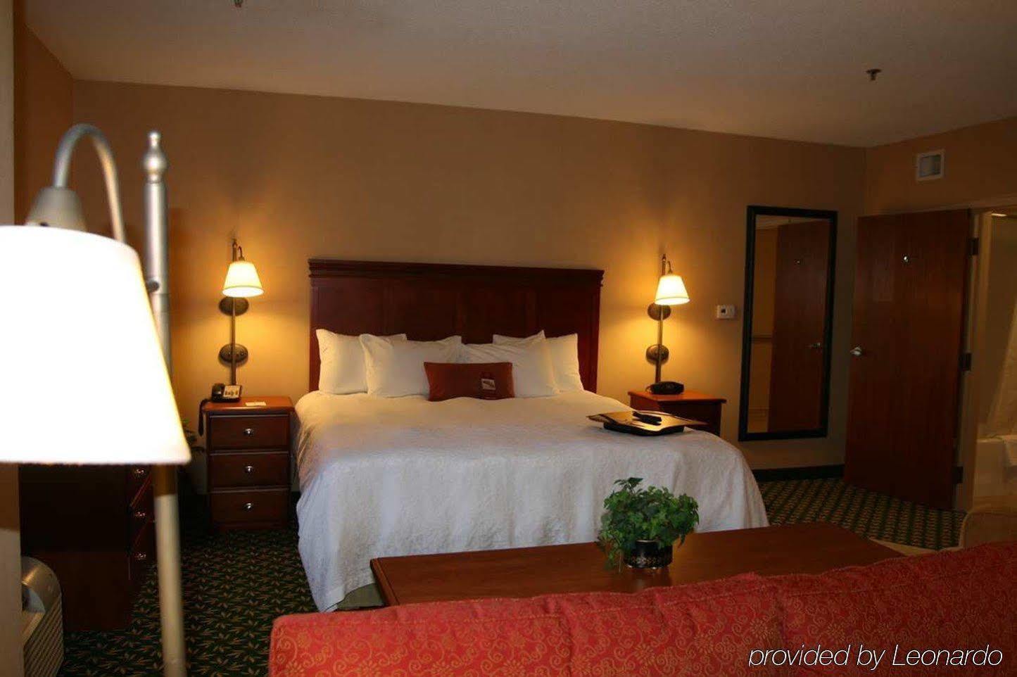 Hampton Inn Джоплин Экстерьер фото